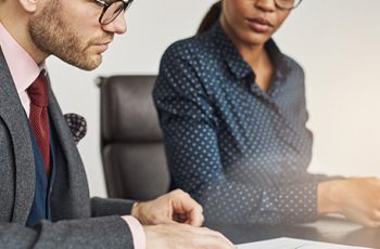 Quais serviços de correspondência jurídica só podem ser feitos por profissionais com OAB?